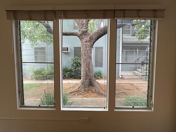 2nd image of 13553 Moorpark St APT 1