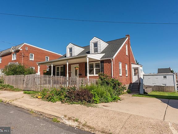 4th image of 323 Coates St