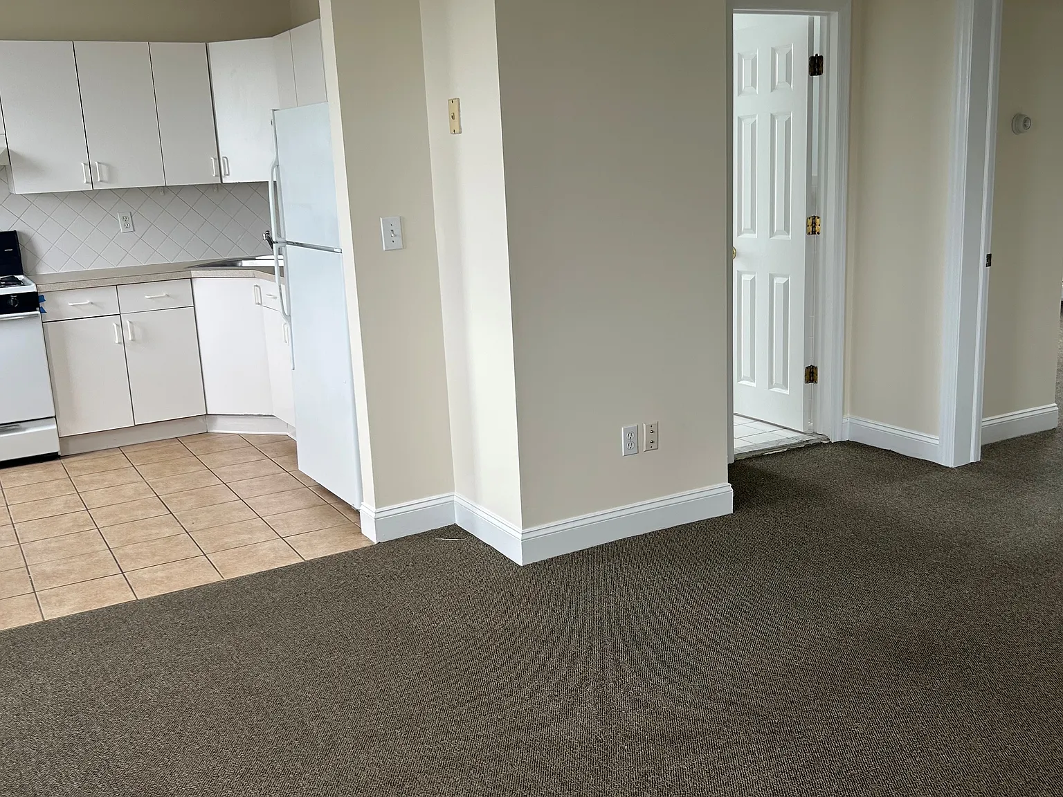 2 bed, 850 sqft, $2,600 — Photo 2