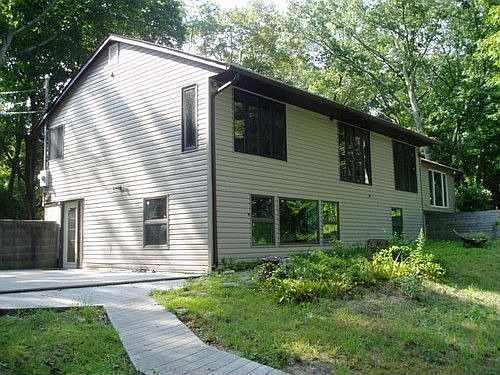 3rd image of 16 Pine Ct