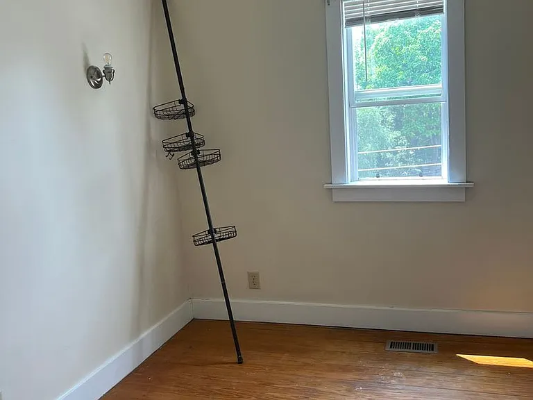 2431 N High St — Photo 9