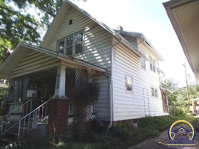 2nd image of 423 SW Jewell Ave
