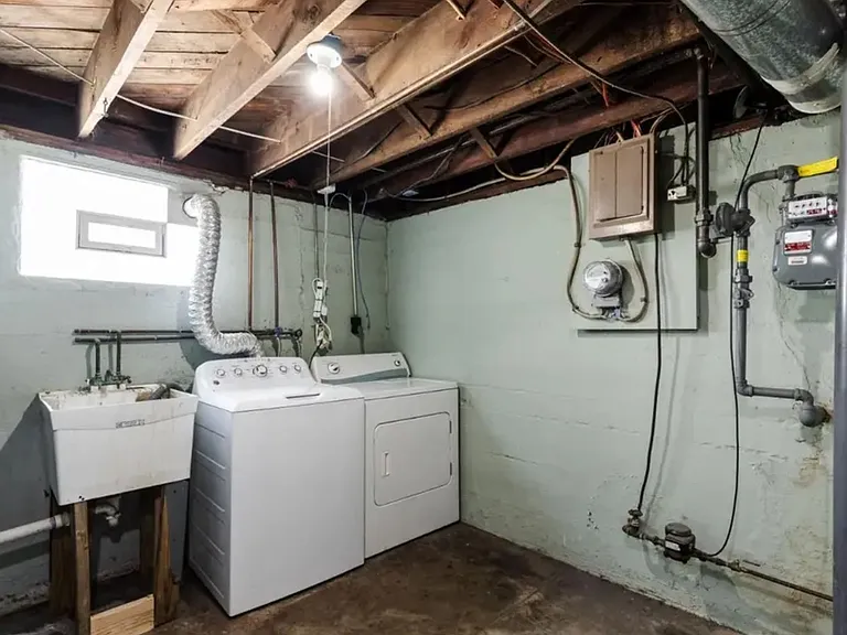 2556 Williams Ave — Photo 23