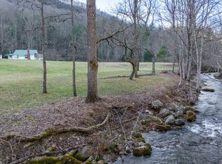 223 Bear Back Ridge Rd, Franklin, NC 28734