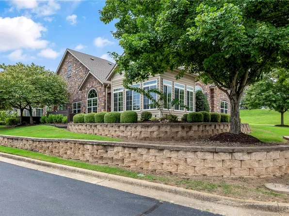 2285-1 W Wolf Run Dr, Fayetteville, AR 72704