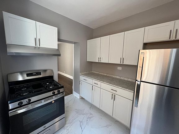 3rd image of 4664 N Spaulding Ave #1F