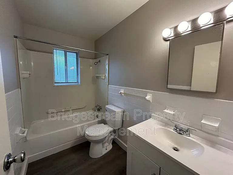 7837 N Main St #6 — Photo 6