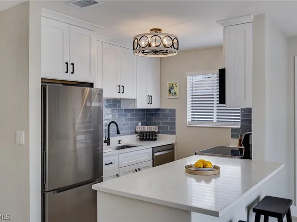 3326 New South Province Blvd APT 4, Fort Myers, FL 33907