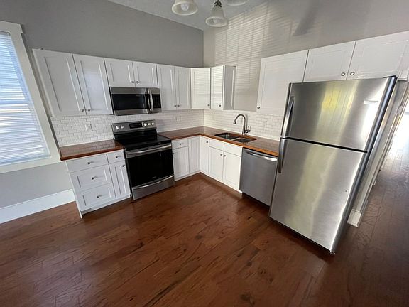 3rd image of 468 E Brandeis Ave