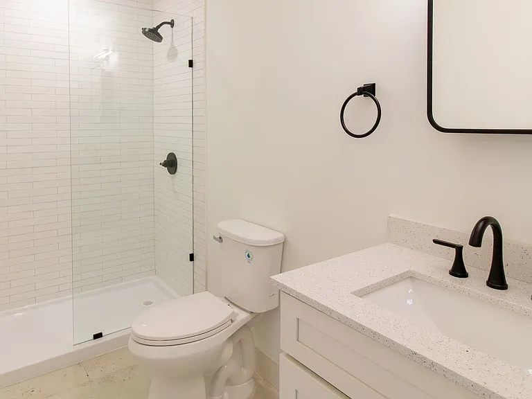 Huntington Apartments — Photo 6
