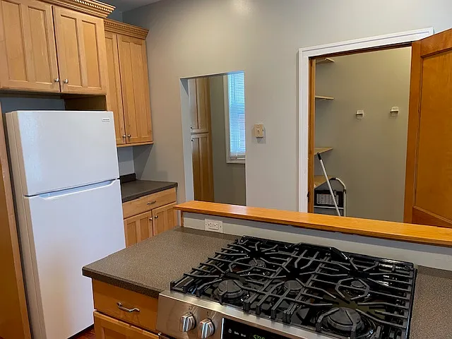 4 bed, 2100 sqft, $2,750 — Photo 4
