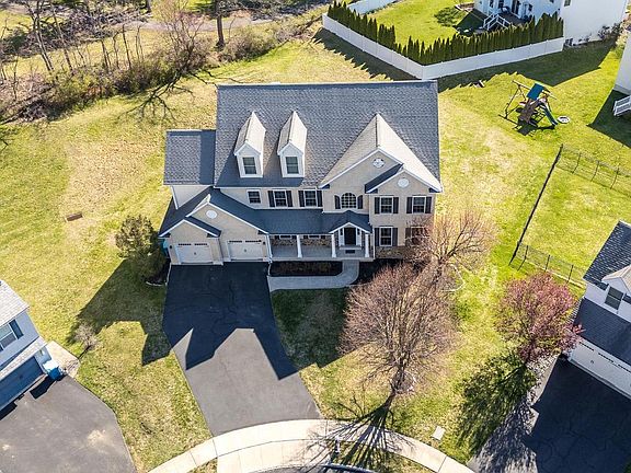 2nd image of 2611 Bridle Path Rd