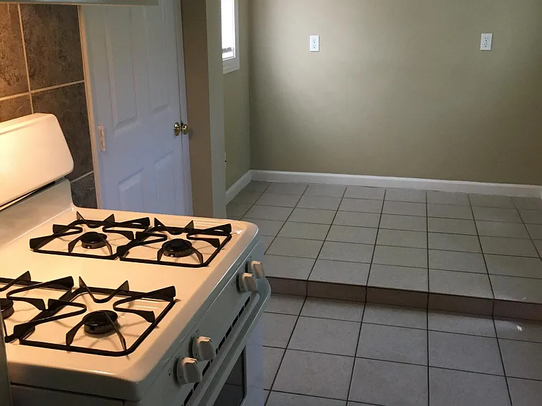 339 Lexington Ave — Photo 11