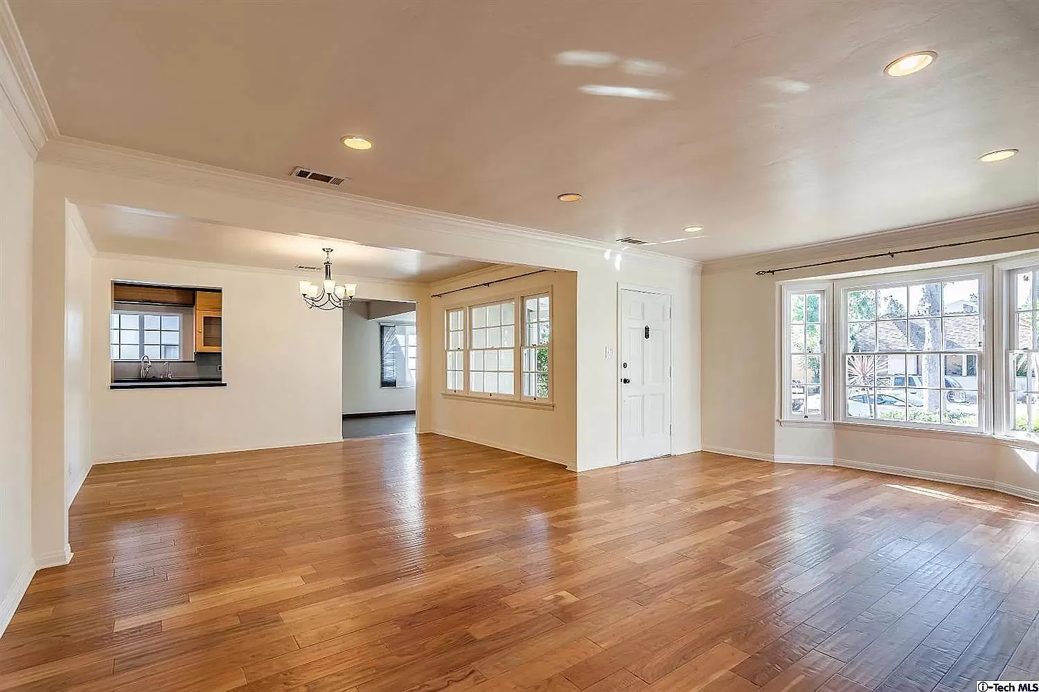 3 bed, 1866 sqft, $5,600 — Photo 2