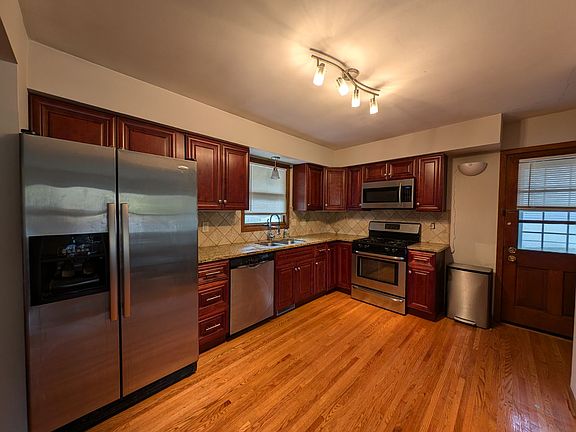 3rd image of 2942 Marion St