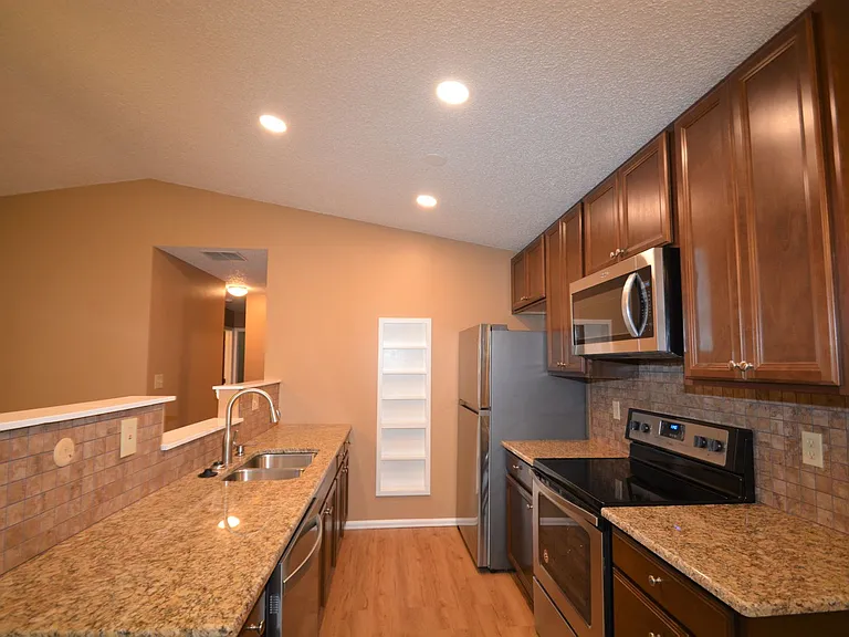 4618 Excalibur Ct — Photo 4