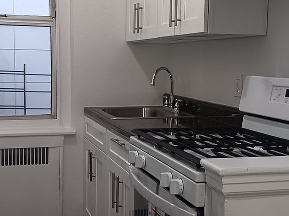 2nd image of 65-41 Saunders St APT 6B