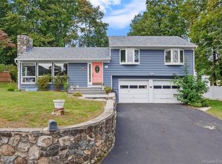 5 Sunset Dr, Danbury, CT 06810