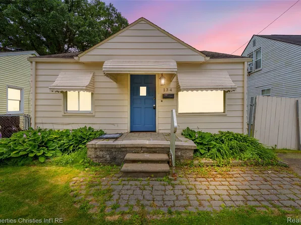 134 E Brockton Ave, Madison Heights, MI 48071
