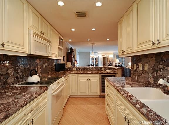4th image of 10350 W Bay Harbor Dr #7AB