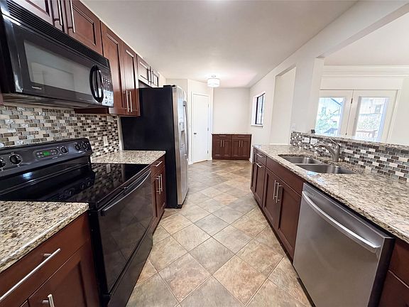 2nd image of 1111 N Riviera Cir