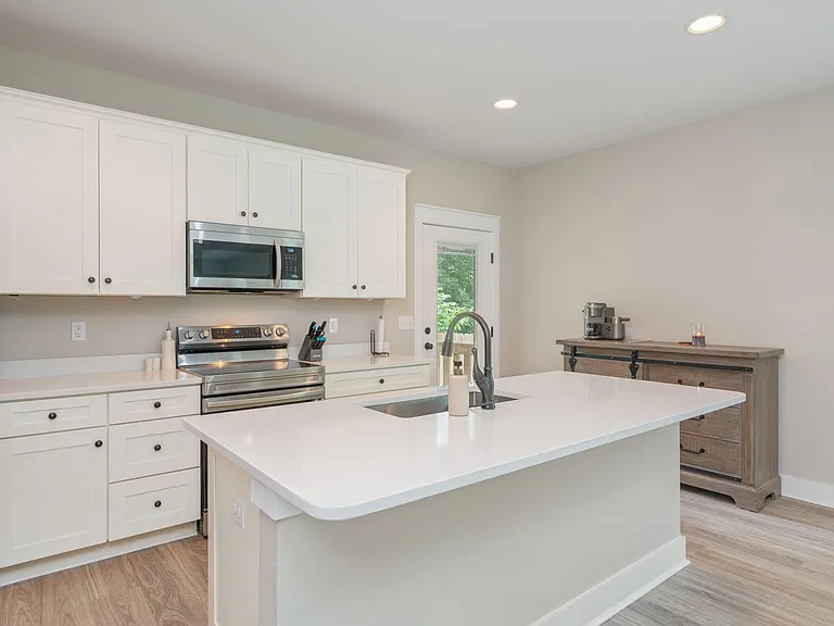 3168 Maple St — Photo 13