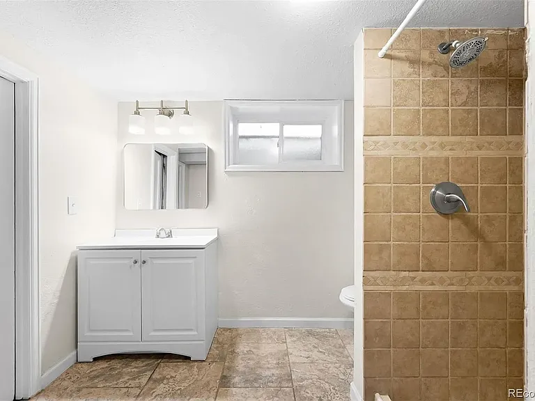 1615 S Elizabeth St — Photo 14