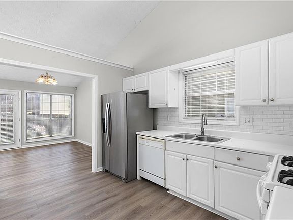 3rd image of 2110 Racquet Club Cir