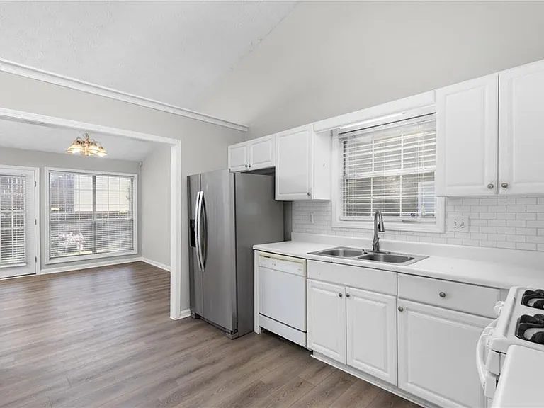 2110 Racquet Club Cir — Photo 3