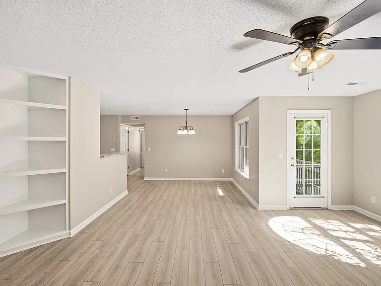 323 Ivy Glen Ct — Photo 8