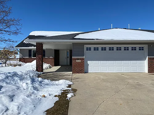 1622 Upper Trentwood Cir NE Photo 1