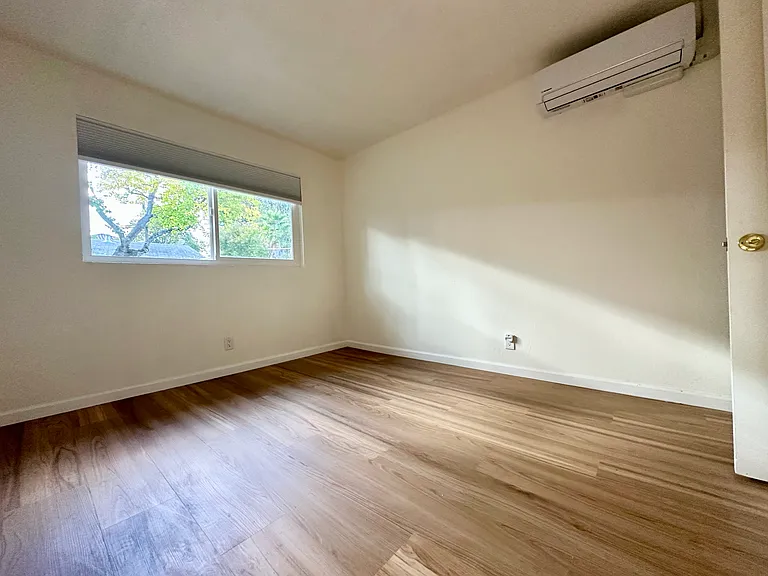 7339 Starward Dr — Photo 3