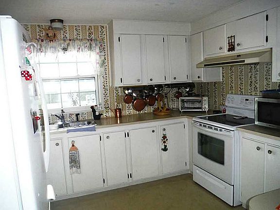 2nd image of 32 Bear Run Ct #69