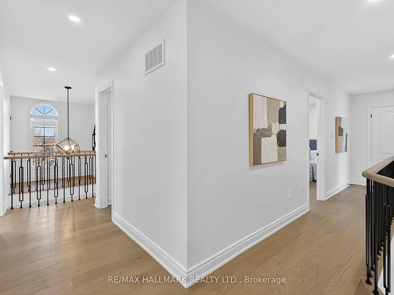 57 Saint Nicholas Cres — Photo 29