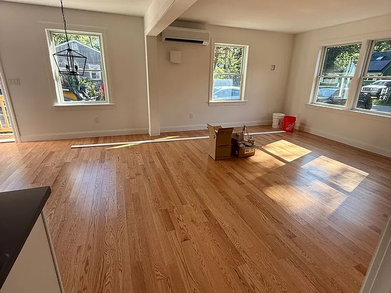 326 Oakland Rd — Photo 4