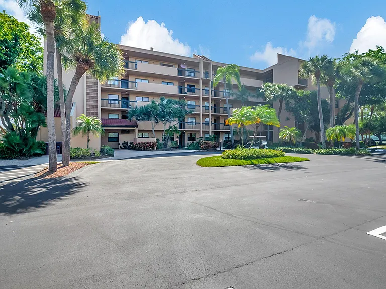 600 Egret Cir #7501 — Photo 38