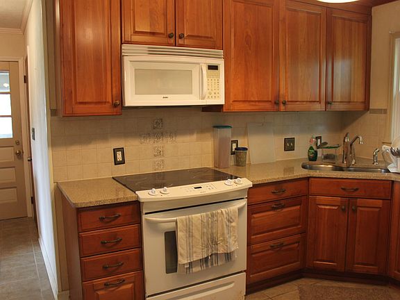 4th image of 110 Rosehill Dr