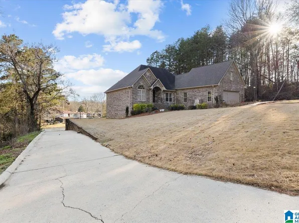 836 Lakeshore Ln, Oneonta, AL 35121