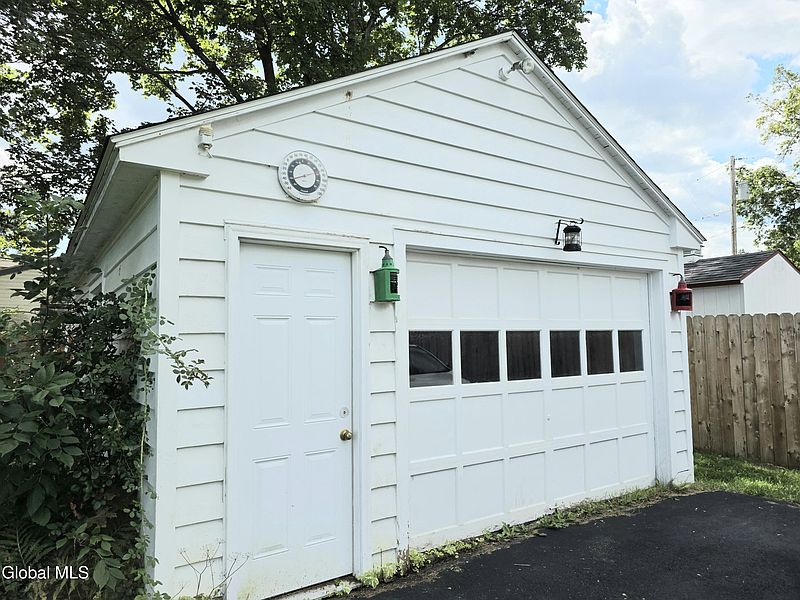 2nd image of 615 Sanders Avenue