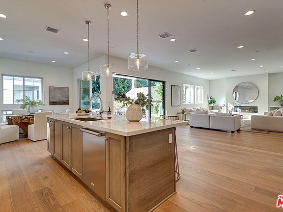 4th image of 4241 Woodcliff Rd