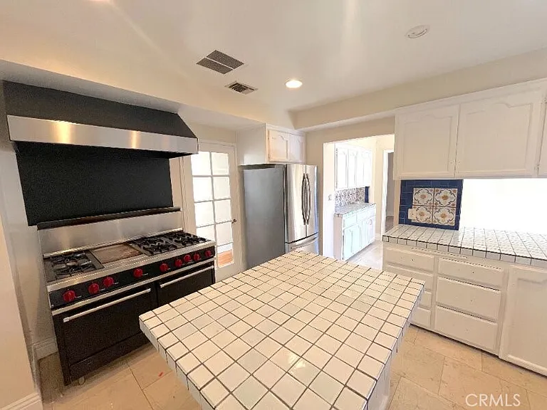 223 1/2 S Gale Dr — Photo 9