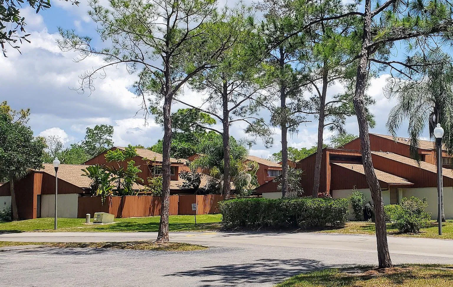 4 bed, 1585 sqft, $2,350 — Photo 1