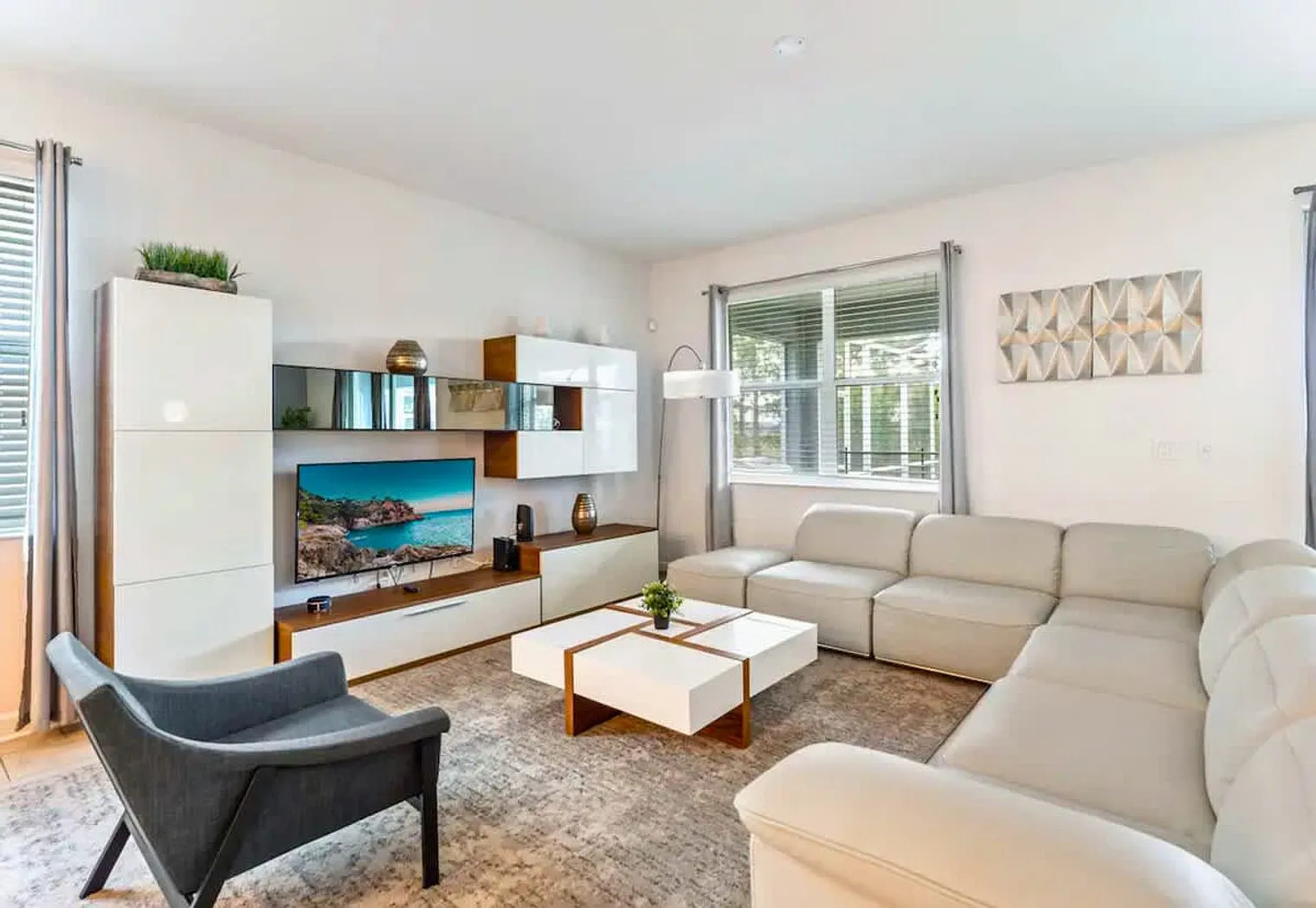 9 bed, 5.0 bath, 3907 sqft, $9,981 — Photo 2