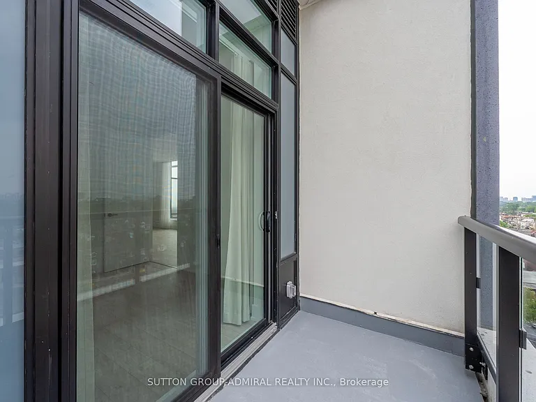 858 Dupont St #Penthouse 43 — Photo 37