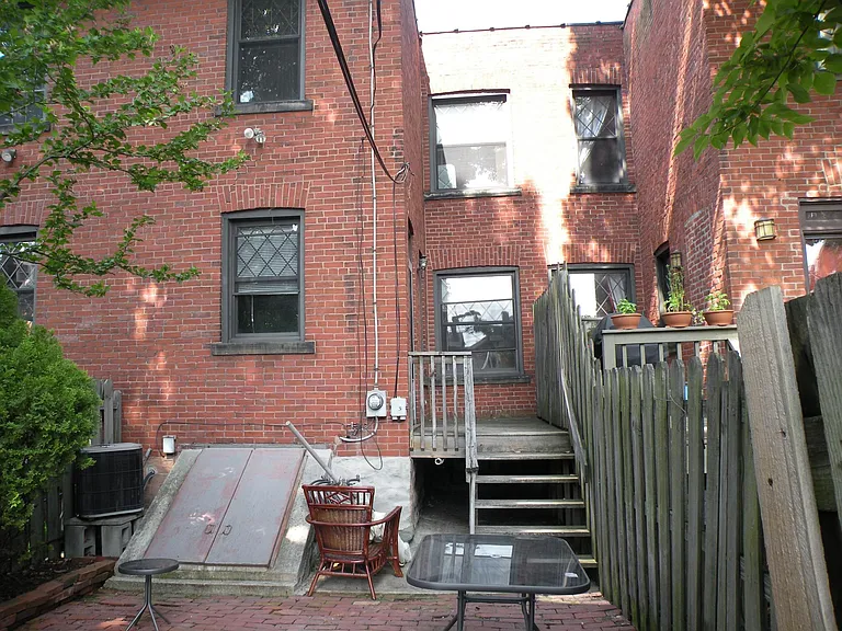 718 Copeland St — Photo 11