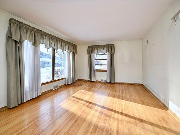 4th image of 1462 Park Ln