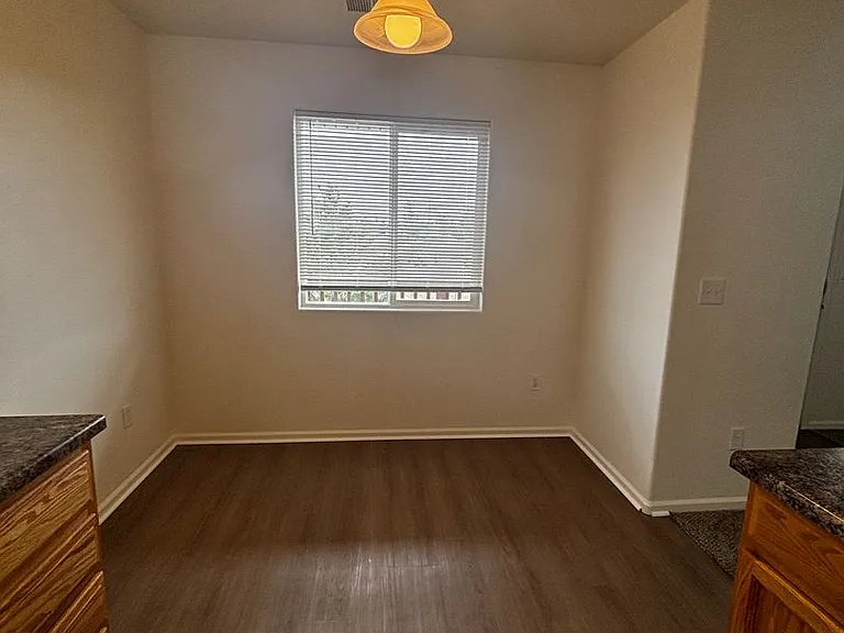 PM 280 - 639 W. 2nd Street — Photo 12