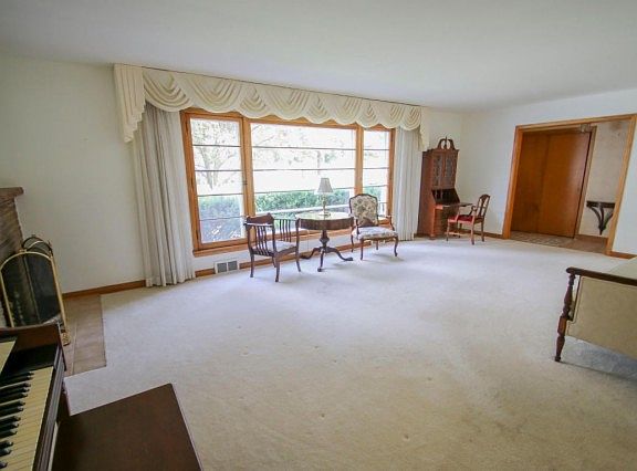 3rd image of 6125 N Alberta Ln