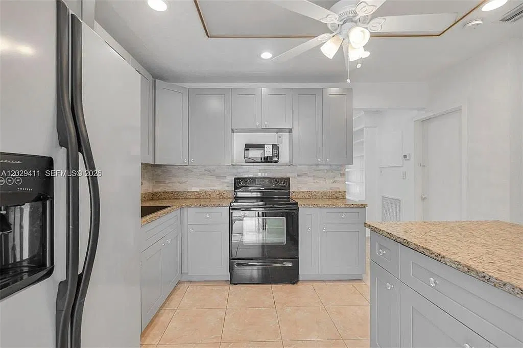 3 bed, 1.0 bath, 1708 sqft, $2,850 — Photo 2