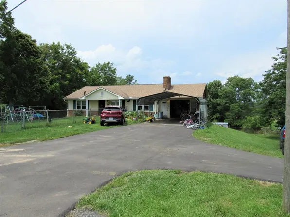 660 Edmonds Rd, Galax, VA 24333